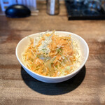 ぶん - セットのサラダはおかわりOK。