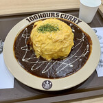 100 HOURS CURRY - とろとろ卵のオムカレー(スパイシービーフ)(¥869)、ライス・ルー大盛(+¥220) 計¥1,089