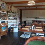 遊の丘 - 店内テーブル席～３卓10～11席(R5.4.27撮影)