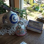 遊の丘 - 砂糖の器と呼び鈴、蕎麦粉の説明書き(R5.4.27撮影)