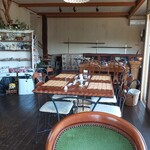 遊の丘 - 店内テーブル席等(R5.4.27撮影)