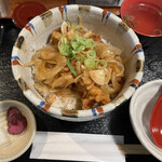 あい庵 - あげ鶏と新玉ねぎよポン酢和え丼(週替わり定食)