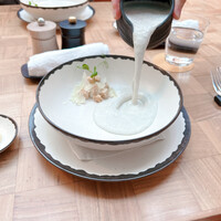 ザ タヴァン グリル＆ラウンジ - 