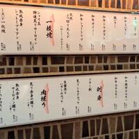 松庵 韓菜房 栄大津通店 - カウンター前にあるメニューの一部