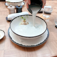 ザ タヴァン グリル＆ラウンジ - 