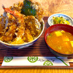 天ふじ - ランチ天丼　¥980
天ぷら屋さんランチにしては、これは安すぎ。