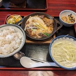 つゆ下 梅の花 - 牛たん卵とじ定食