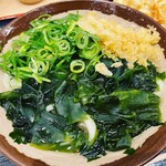 本場さぬきうどん めりけんや - わかめうどん(並)