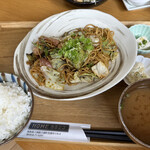 ホームハヤブサ - ホルそば定食　ご飯大減り