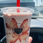 手作りお惣菜・弁当 スーパー グリーンストア - いちごシェイク¥500