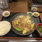 Yakiniku Ren - ご飯と高菜がお代わりできます。焼肉定食800円