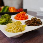 焼肉レストラン ROINS - ナムル盛り合わせ
