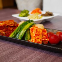 焼肉レストラン ROINS 久茂地国際通り店 - キムチ盛り合わせ