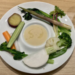 ファリナモーレ・ドルチェ - 庄内の畑の旬野菜のバーニャカウダ
      