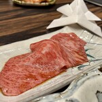 焼肉 拍手喝采 - 田村牛ロース肉寿司