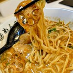 濃厚担々麺 めんのぜん - 素揚げ具材が甘みを醸し出す