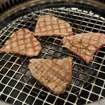 焼肉 拍手喝采 - 焼きます