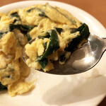 紅葉亭 - ふわふわのたまごに、香りと食感の良いニラがとじられていて、酒欲と食欲が増進されてしまいます