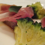 Convivio - サルティンボッカ風仔牛のソテー
      