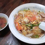 新華苑 - 今日の日替わりは、大好きな中華丼ですね。