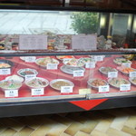 店外に展示された見本です。