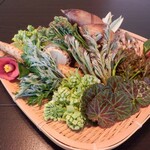 笹舟 - 春の山菜天ぷら材料。