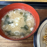 食堂 武屋 - 味噌汁　スープじゃないのが良い