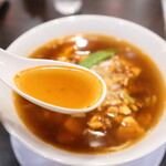 海上菜館 - 激辛麻婆豆腐ラーメンのスープ
