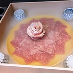瓢斗 - お肉がドライアイスの中に