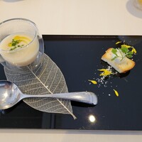 リストランテブレッツアディマーレ - 新玉ねぎのスープがあつあつで食欲を誘います