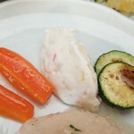 キッチン ブルー グローブ - 備え付け野菜のアップ