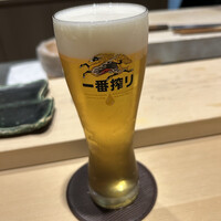 鮨 権左衛門 - 生ビールで乾杯❗️
