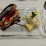 ビストロ　アギャット - 苺のシュークリームとバニラアイス