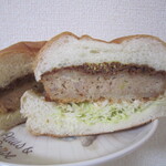 ブーランジェリー メゾン ユキ - メンチカツバーガー