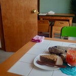 Leixoes - ケーキとジュースをイートインですミャ
