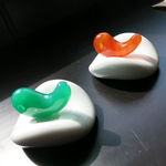 蕎麦cafe もなてしお - 勾玉の箸置き