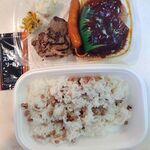 ほっともっと - ハンバーグ＆カットステーキ弁当：もち麦ごはん（小盛）