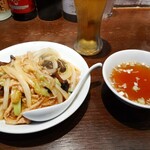 龍皇 - 肉あんかけ飯とスープ