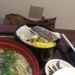 郷土料理 五志喜 - 松山鯛めしアップタイの切り身が載ってます