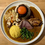 吉田カレー  - チキンクリームと松阪ポーク出汁のMIXグレイビー 小・豚・アチャール・ポテトサラダ・ローストビーフ