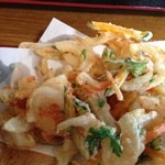 そば酒房 なごみや - アップしたかき揚げ、玉ねぎ、桜エビかぼちゃなど