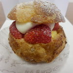 コレット - いちごシュー３００円