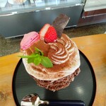 セボン丸三 - チョコいちごかき氷(いちごマカロントッピング)