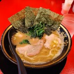 横浜家系ラーメン 大輝家 - デフォルトラーメン税込み８００円