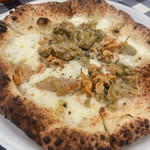 青いナポリ - 桜海老と春キャベツのビアンカピッツァ "ガンベリ"