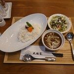 KITCHEN FUKUI 2nd - ●国産牛カレーライス　900円
            ●ご飯大盛り　100円