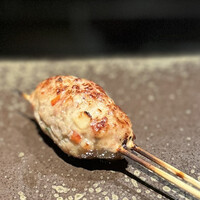 YAKITORI 燃 es - 前回より好みかも。
                  とっても瑞々しくて、パサつきなんか皆無です。
                  ふわり食感、そして香りがいい♪
                  相当好きですね、これ。