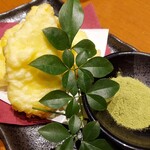 Sousakuwashoku To Gensenjizake Tsujimasa - クリームチーズの天ぷら抹茶塩添え