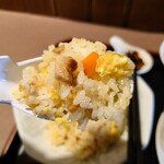 Sau Suvira - メニューには「玉ネギ／人参／炒り卵の炒飯」的な記載があったので、叉焼が入っていないのかと想像。でも安心してください❗ちゃんと履いて（入って）ますから❗