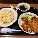 Sau Suvira - 『炒飯セット』@970円也。近くのレンゲ（プラ製のよく有るヤツ）と比べても『唐揚げ』がデカいっしょや❗